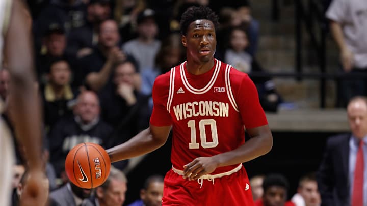Wisconsin’s Nigel Hayes brings sign to College GameDay, calls to pay athletes