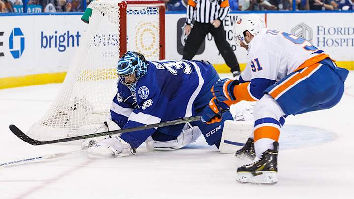 Bishop, Hedman send Lightning past Islanders in Game 5