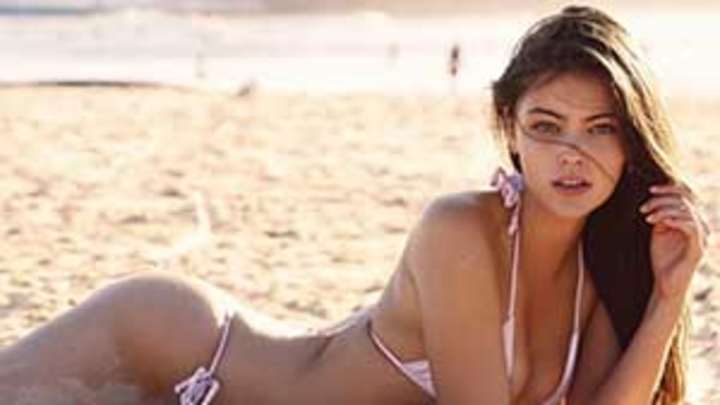 Monday's A.M. Hot Clicks: Eva Adams: Steph Curry's Amazing Golf Weekend