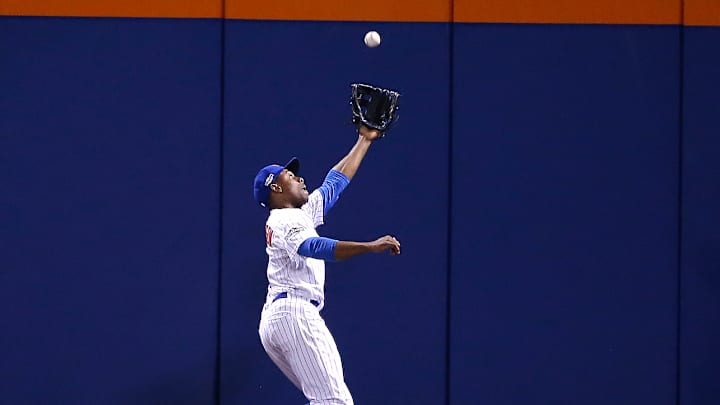 Watch: Curtis Granderson makes insane catch, slams into wall in wild-card game