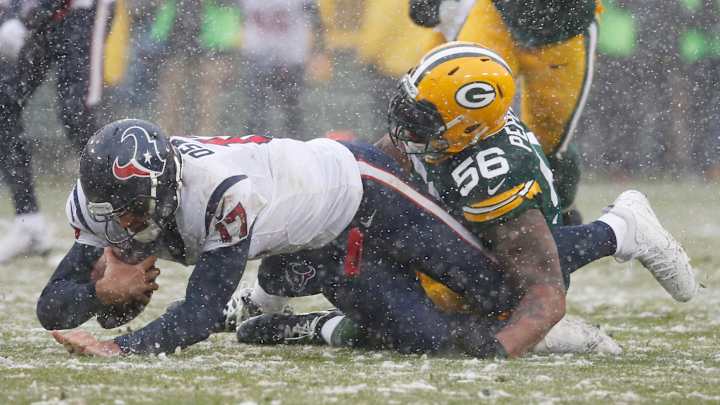 Packers' Julius Peppers sees sacks spike, gets practice rest