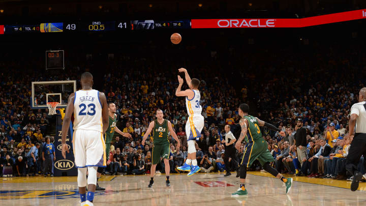 Curry 55-foot buzzer beater at half highlights Warriors win