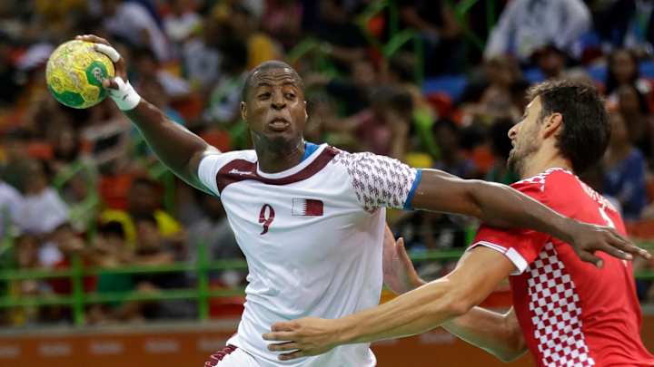 Argentina's handball team rescues del Potro, then loses