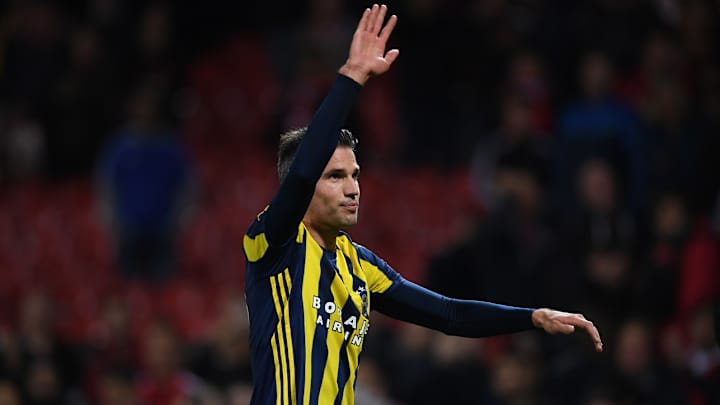 Robin van Persie scores vs. Manchester United; Old Trafford fans, Sir Alex applaud