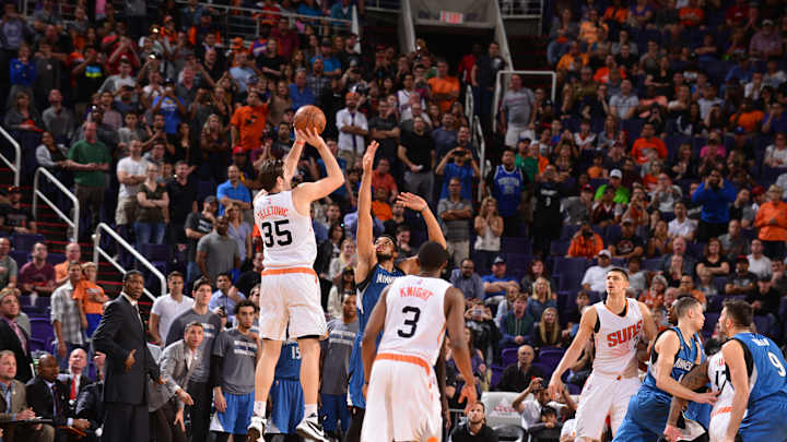 Teletovic's 3 with 1.2 seconds left lifts Suns over Wolves