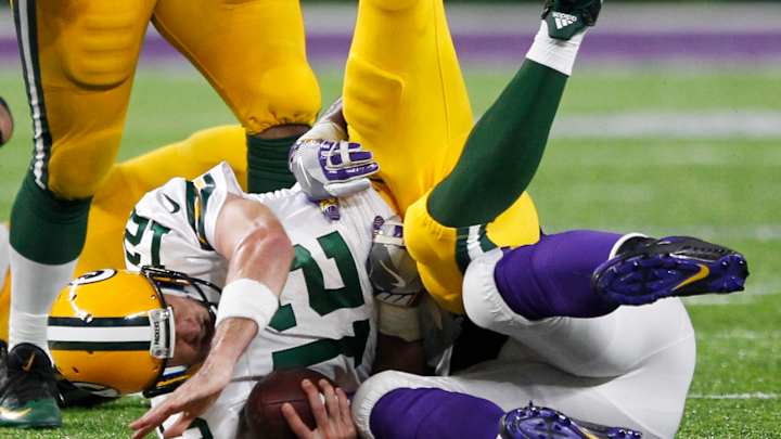 Packers look to get struggling offense back in sync