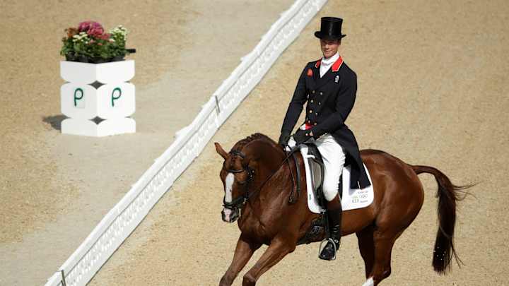 Minister of Defense says stray bullet came from a slum Minister of Defense says stray bullet came from a slum