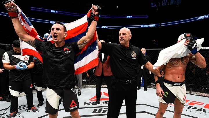 Max Holloway takes control to beat Anthony Pettis at UFC 206 Max Holloway takes control to beat Anthony Pettis at UFC 206
