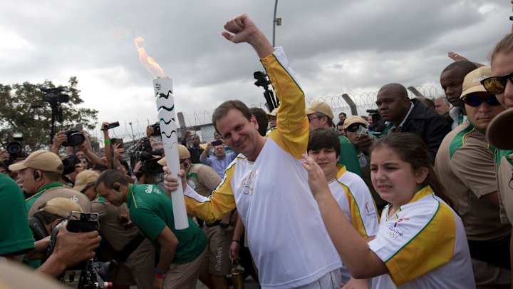 Rio's mayor is back; prepares for flag handover to Tokyo