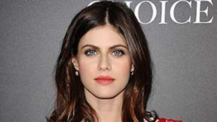 Wed. P.M. Hot Clicks: John Kasich's jump shot; Alexandra Daddario