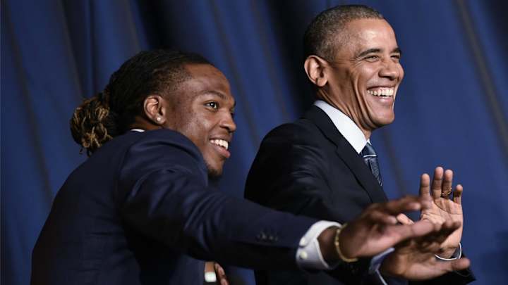 President Obama strikes Heisman pose with Derrick Henry