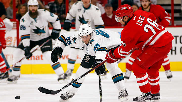 Skinner scores 2, Hurricanes beat Sharks 5-2 Skinner scores 2, Hurricanes beat Sharks 5-2