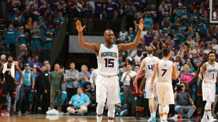 Walker drops 34, Hornets defeat Heat 89-85 to even series