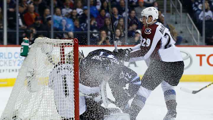 Scheifele extends points streak, Jets beat Avs 3-2