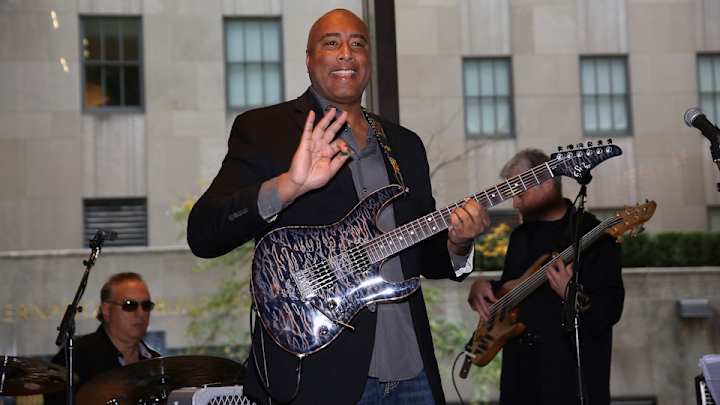Yankees legend Bernie Williams graduated from music school Yankees legend Bernie Williams graduated from music school