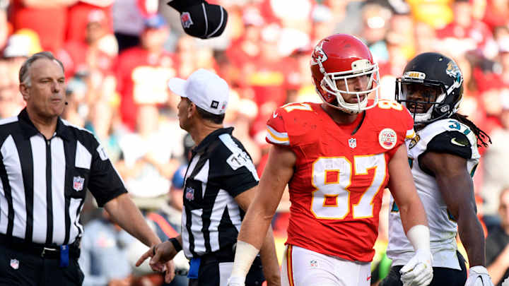 Chiefs' Kelce fined $24,309 for tossing towel at official