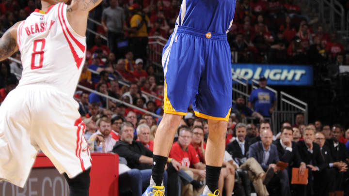 Curry hurts knee but Warriors beat Rockets 121-94 in Game 4 Curry hurts knee but Warriors beat Rockets 121-94 in Game 4