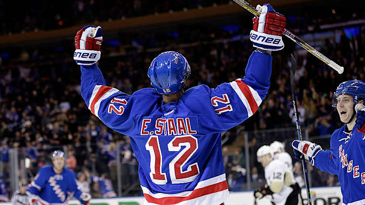 Watch: Rangers’ Eric Staal scores one-handed goal vs. Penguins