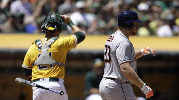 Fister, Altuve, spark Astros in 7-0 win over A's