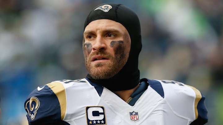 Patriots sign DE Chris Long