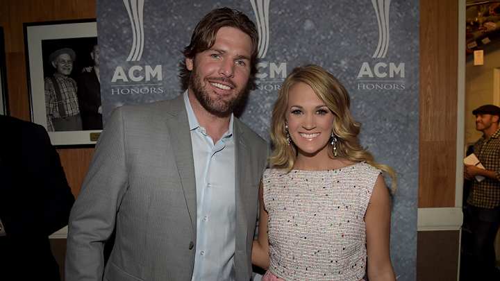 Mike Fisher serenades wife Carrie Underwood with Garth Brooks