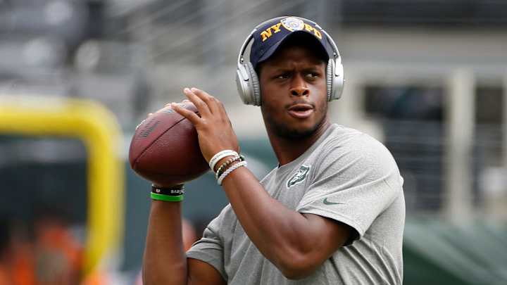 Jets' Geno Smith honors 9/11 first responder at home opener Jets' Geno Smith honors 9/11 first responder at home opener