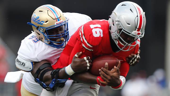 It's Oklahoma's Mayfield vs. Ohio St's Barrett in QB battle