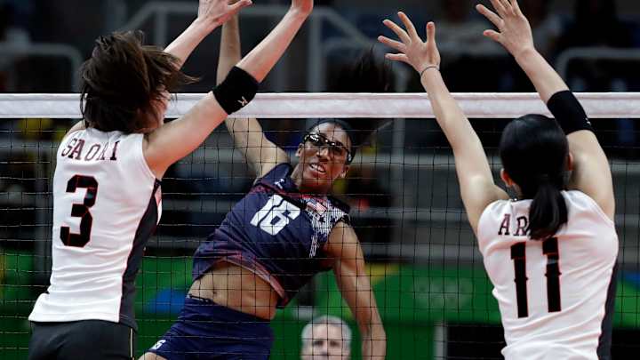 Unbeaten US women volleyballers top Japan to reach semis