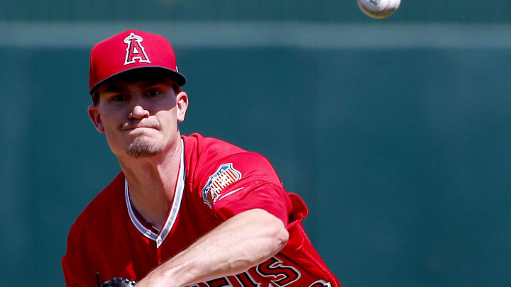 Nava's mistake becomes bonus in Angels' 4-4 tie with Seattle