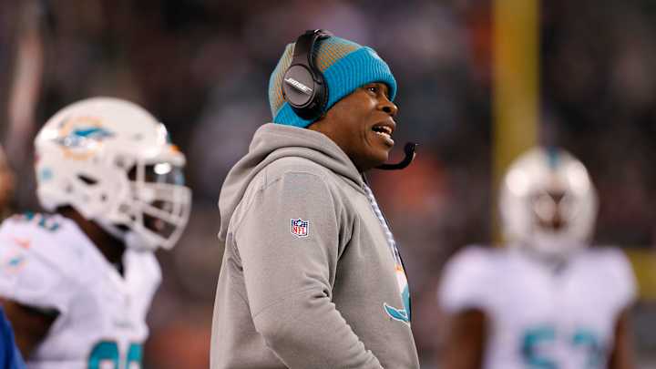 Pats try to clinch AFC home-field advantage against Miami