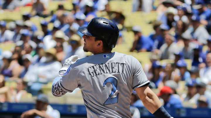Grandal's bases-loaded walk lifts Dodgers to a 2-1 win