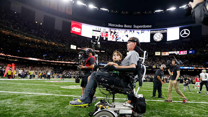 Botched punt return a cruel irony in Saints' loss to Falcons