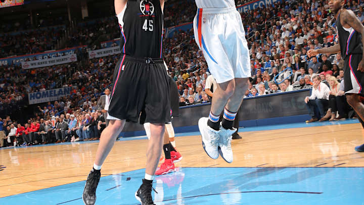 Adams' late basket lifts Thunder past Clippers 119-117