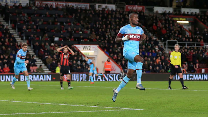 Watch: West Ham's Payet, Valencia deliver dazzling free kicks in win
