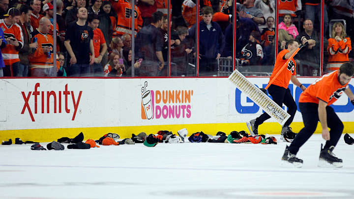 Schenn's 1st career hat trick sends Flyers past Flames, 5-3