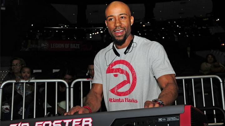 Hawks organist mocks instant replay with new music video