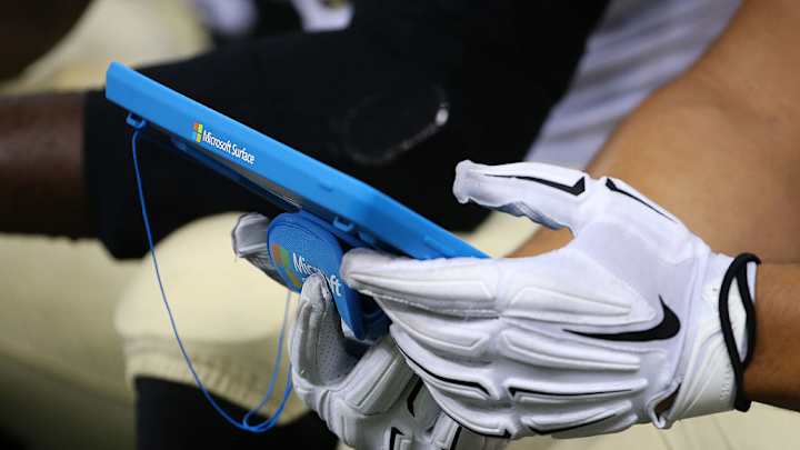 Patriots coaches experience tablet issues in AFC Championship Game