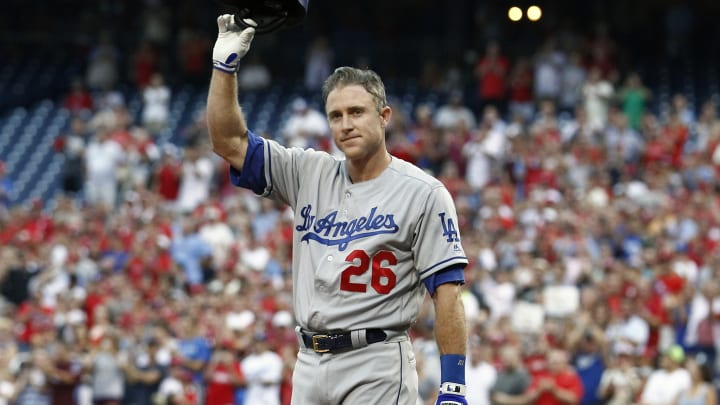 Utley hits 2 HRs, gets curtain calls in Philadelphia return