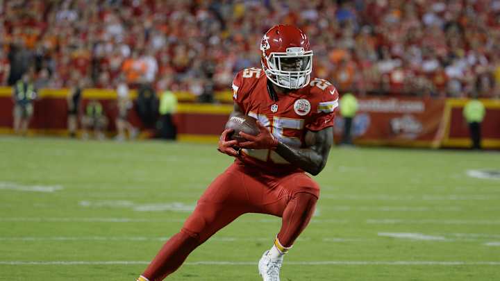 Chiefs down 2 offensive lineman, likely Charles vs Jets