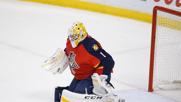 Luongo bounces back, Panthers top Isles 3-1 to even series