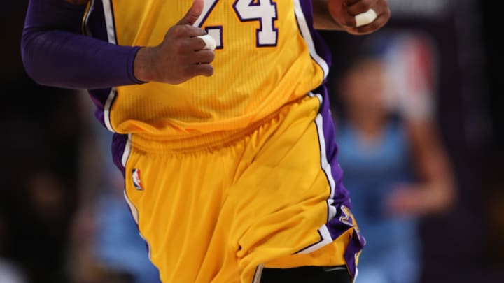 Lakers hold off Grizzlies 107-100, snap 4-game skid Lakers hold off Grizzlies 107-100, snap 4-game skid