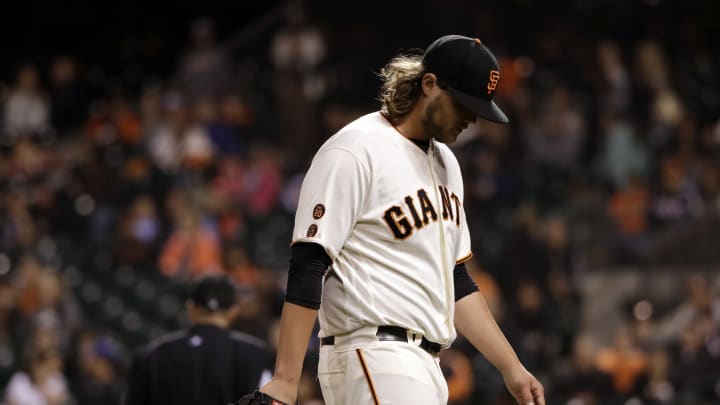 Giants lose lead in ninth, fail to gain ground on Dodgers