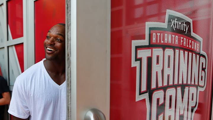 Freeney arrives to bolster Falcons' pass rush Freeney arrives to bolster Falcons' pass rush