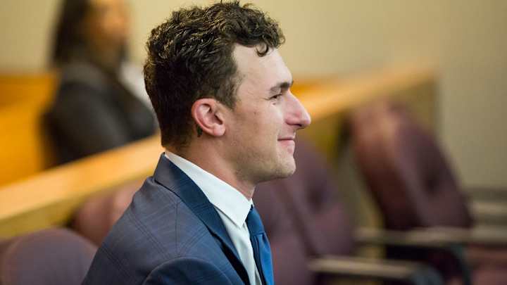 Johnny Manziel’s attorney withdraws from case after accidental text Johnny Manziel’s attorney withdraws from case after accidental text