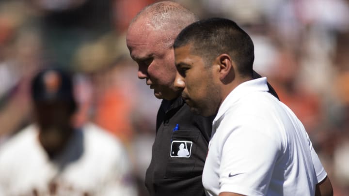 Umpire O'Nora hit by foul ball, leaves game with concussion Umpire O'Nora hit by foul ball, leaves game with concussion