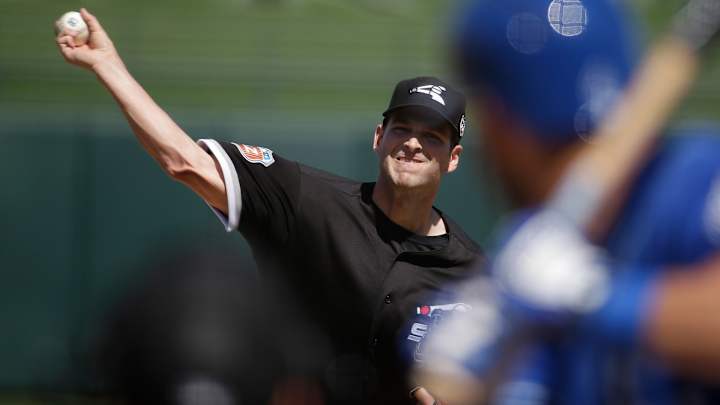 Cain, Gordon, Snider homer in Royals' 9-2 victory