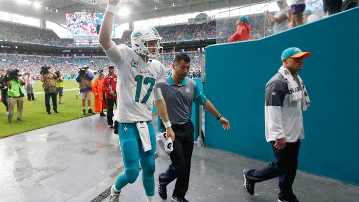 QB TJ Yates signs with Dolphins in wake of Tannehill injury