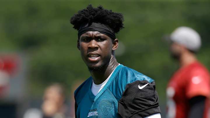 AP source: Jaguars' Hurns signs 4-year, $40M extension