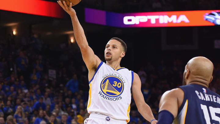 Curry shoots Warriors to 73rd win, breaking Bulls' mark