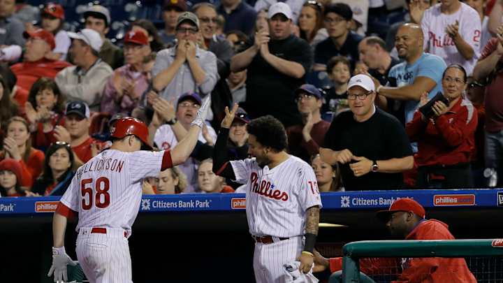 Hellickson helps Phillies beat Reds 3-2